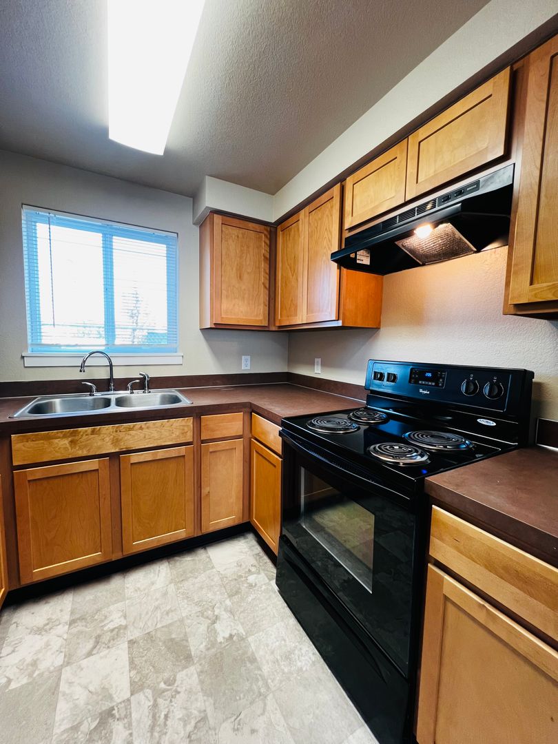 Yakima Apartment: 201 N. 10th St. #4