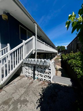 13 S 9th Ave - Upstairs apartment in Yakima! – photo 1
