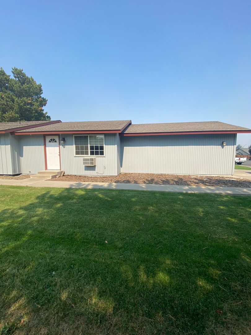 Yakima Apartment: 1316 S. 23rd Ave