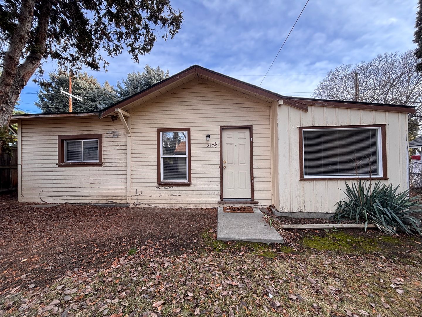 Yakima Apartment: 217 S 18th Ave