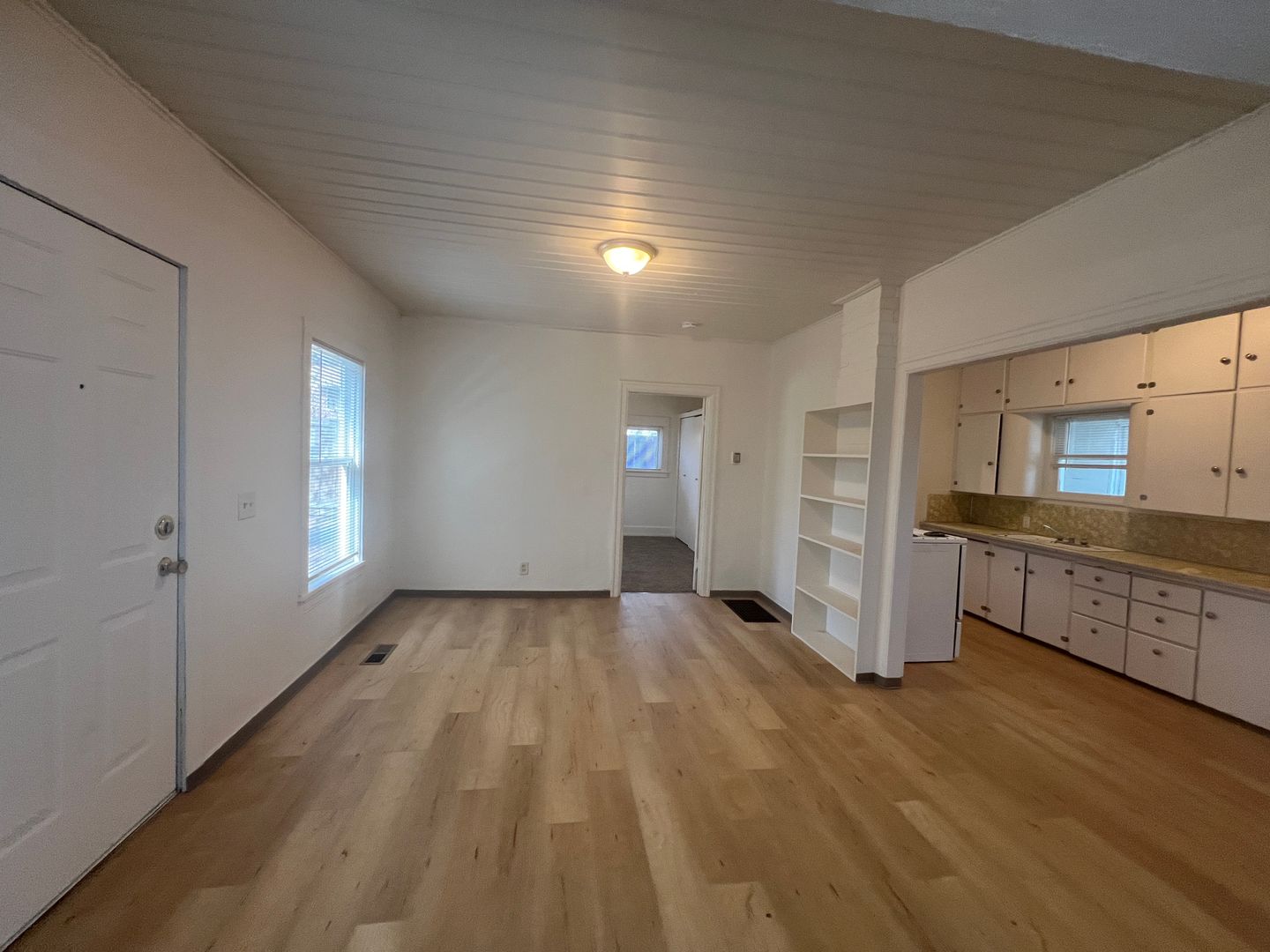 Yakima Apartment: 217 S 18th Ave