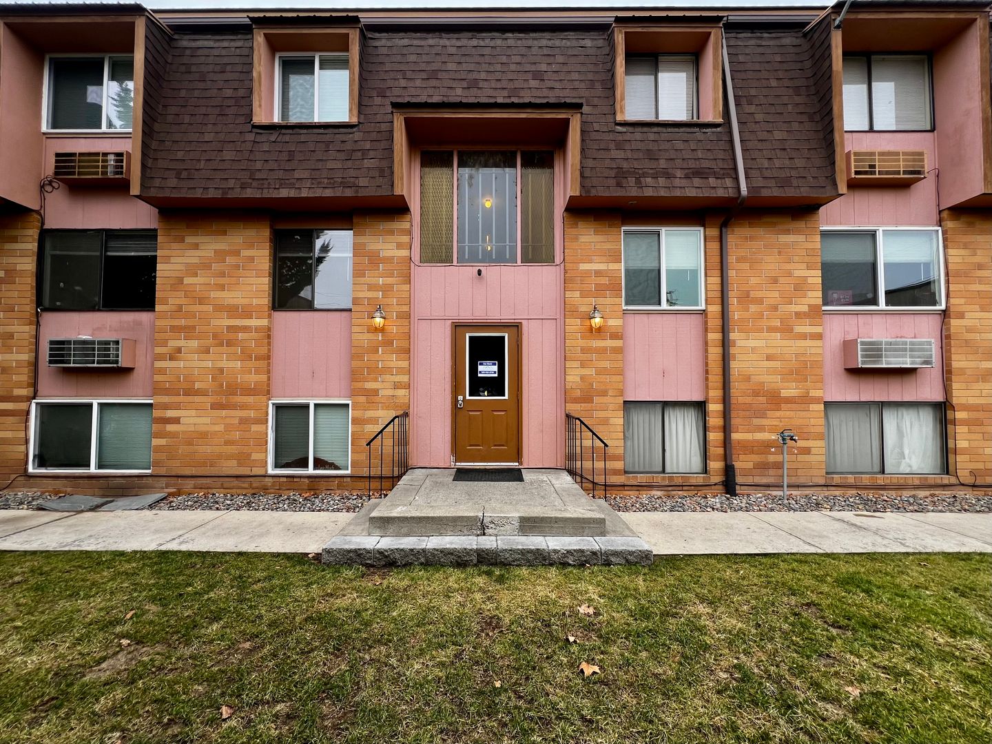 Selah Apartment: 105 W. Fremont Ave