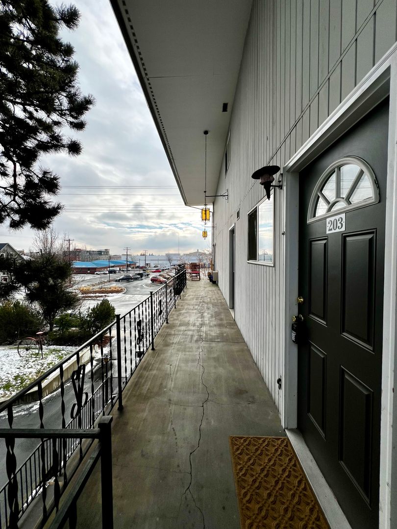 Ellensburg Apartment: 704 N Water Street