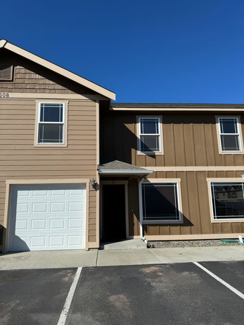 Ellensburg Apartment: 508 E Helena Avenue