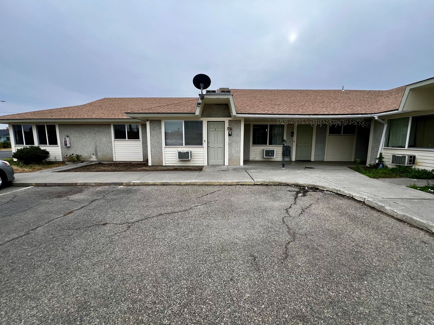 Sunnyside Apartment: 1215 S 6th Street