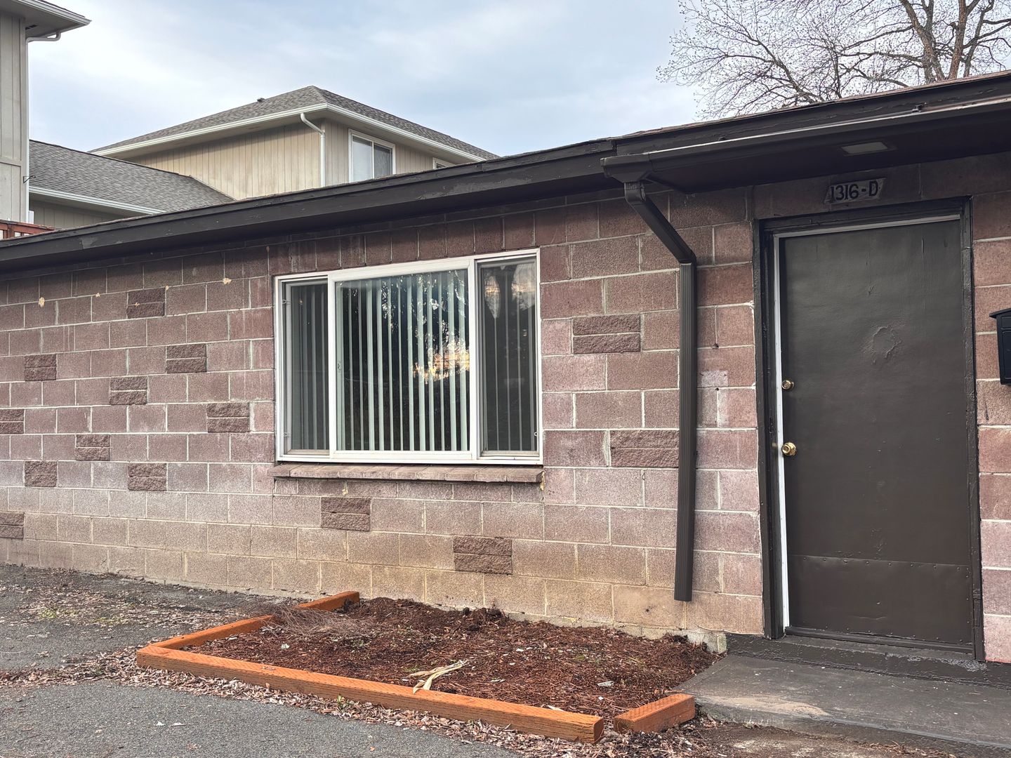 Yakima Apartment: 1316 S. 16th Avenue