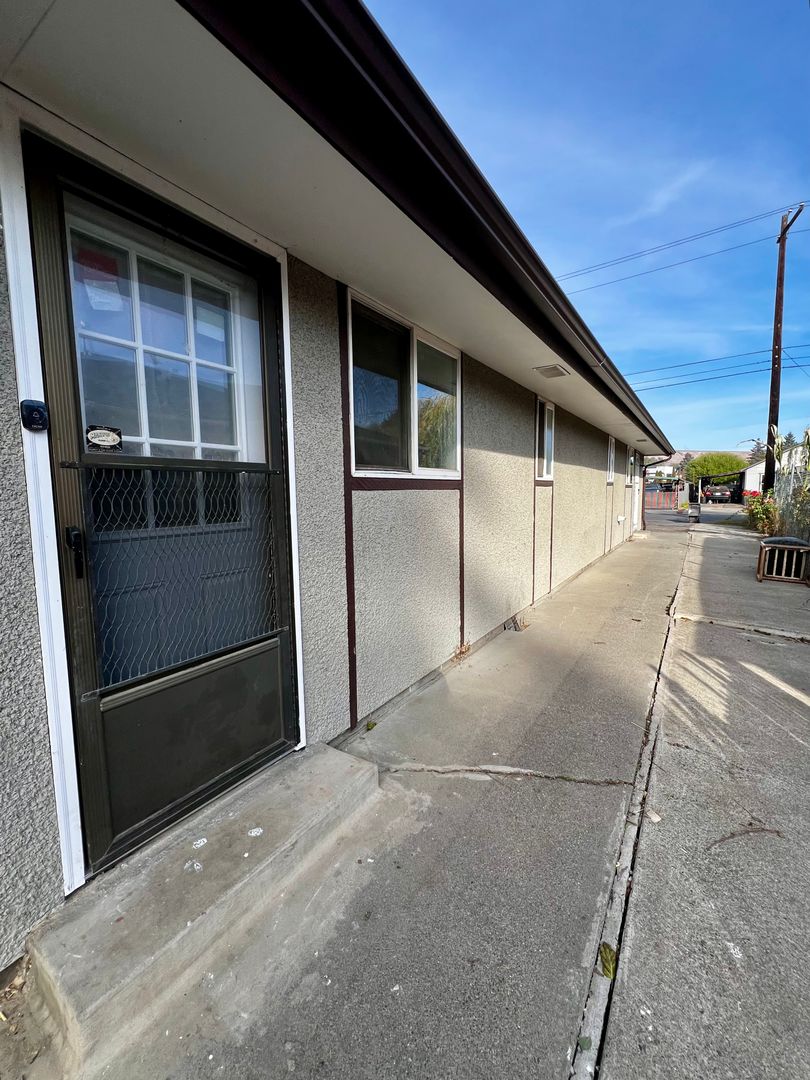 Yakima Apartment: 1522 Cherry Avenue