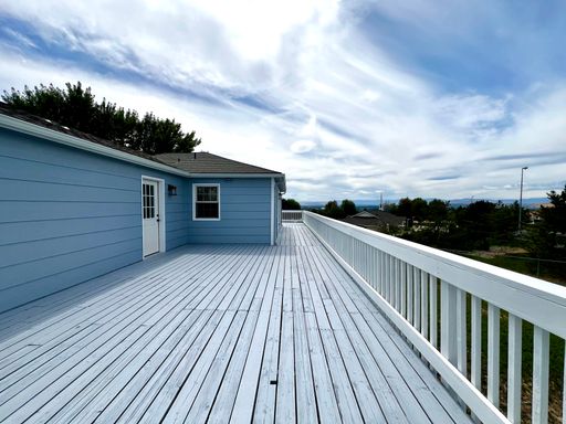 Move-In Special - 4 weeks free on a 12-month lease signed this month. – photo 1