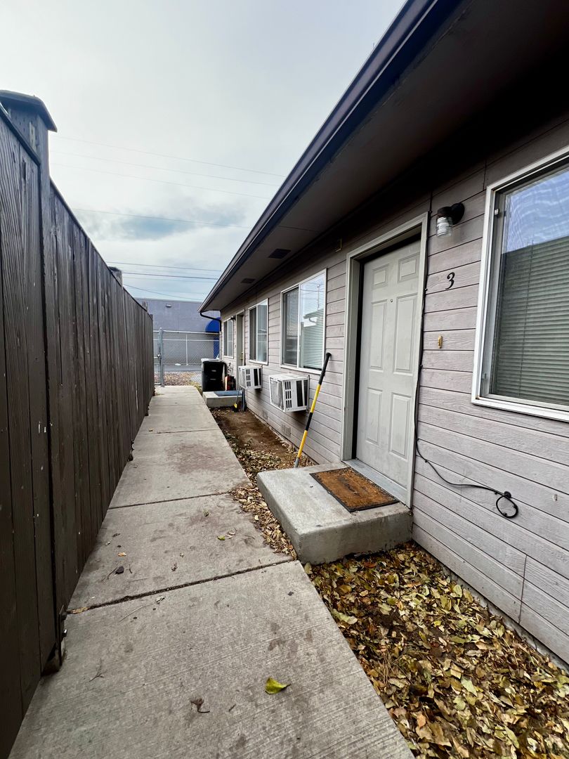 Yakima Apartment: 1214 Garfield Ave