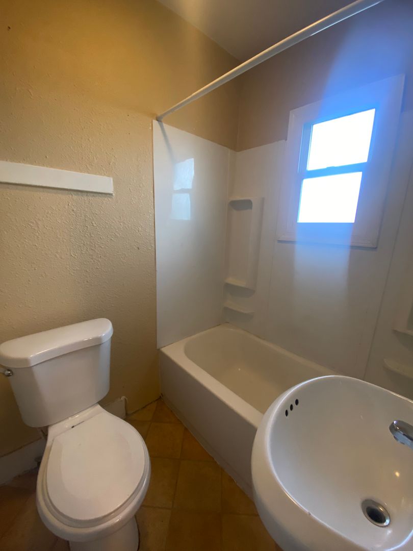 Yakima Apartment: 205 S 10th Avenue