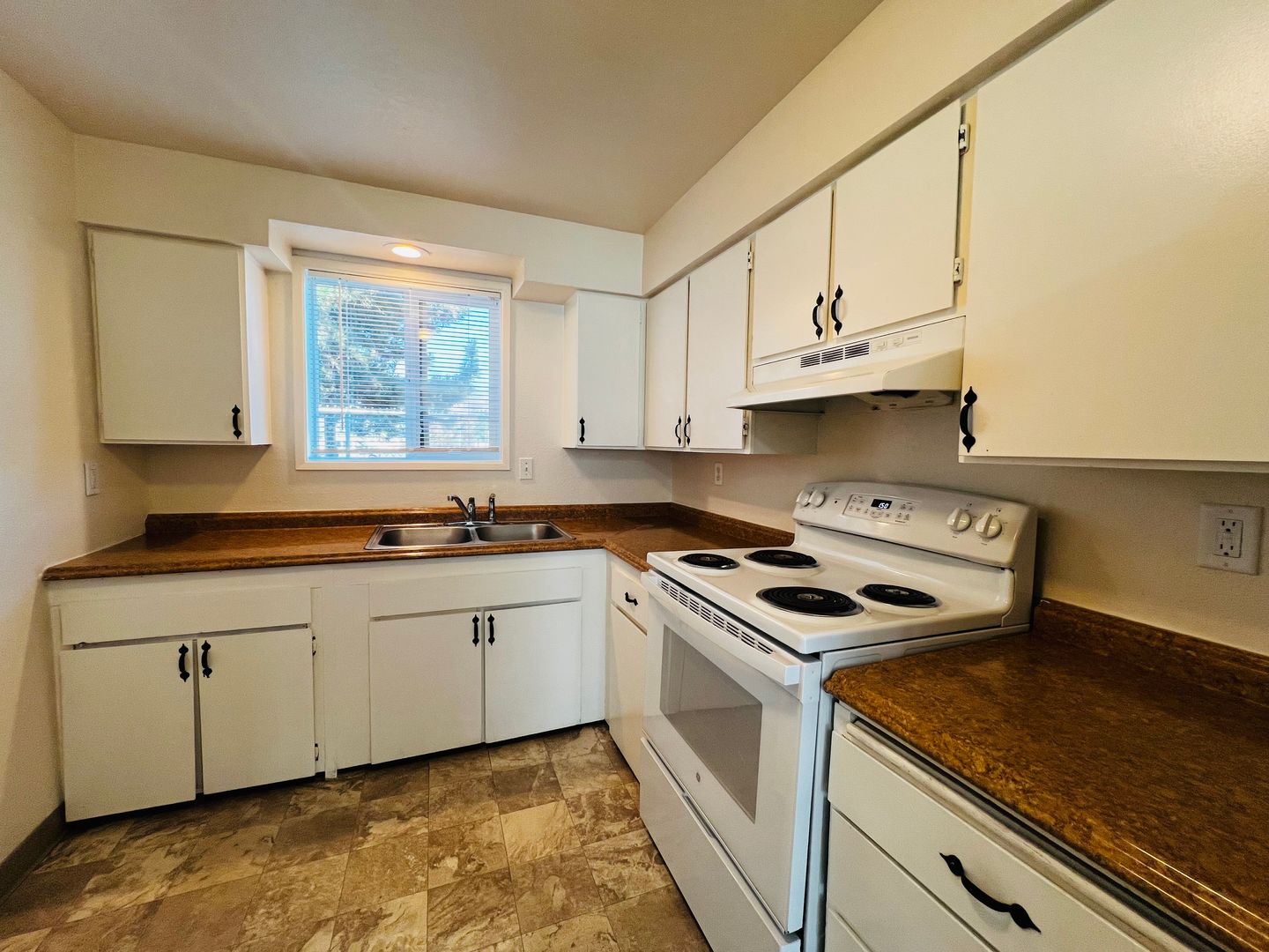 Yakima Apartment: 201 N. 10th St. #2