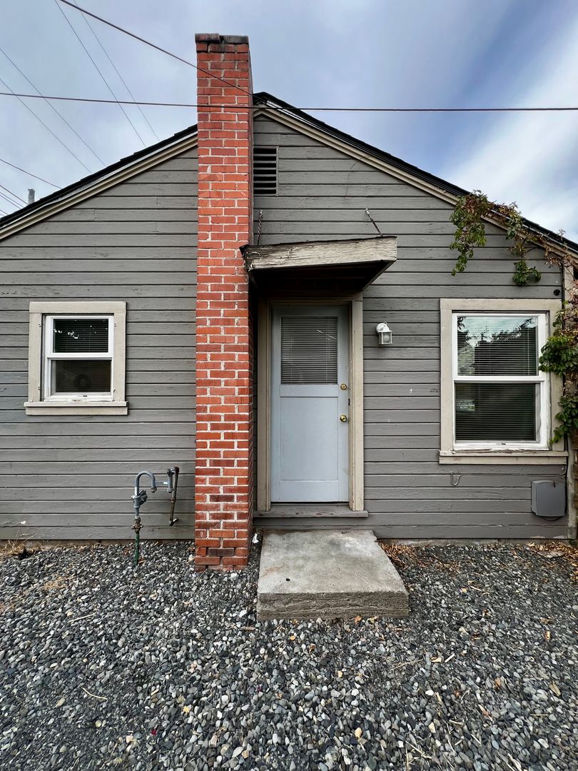 Yakima Apartment: 708 S 14th Ave