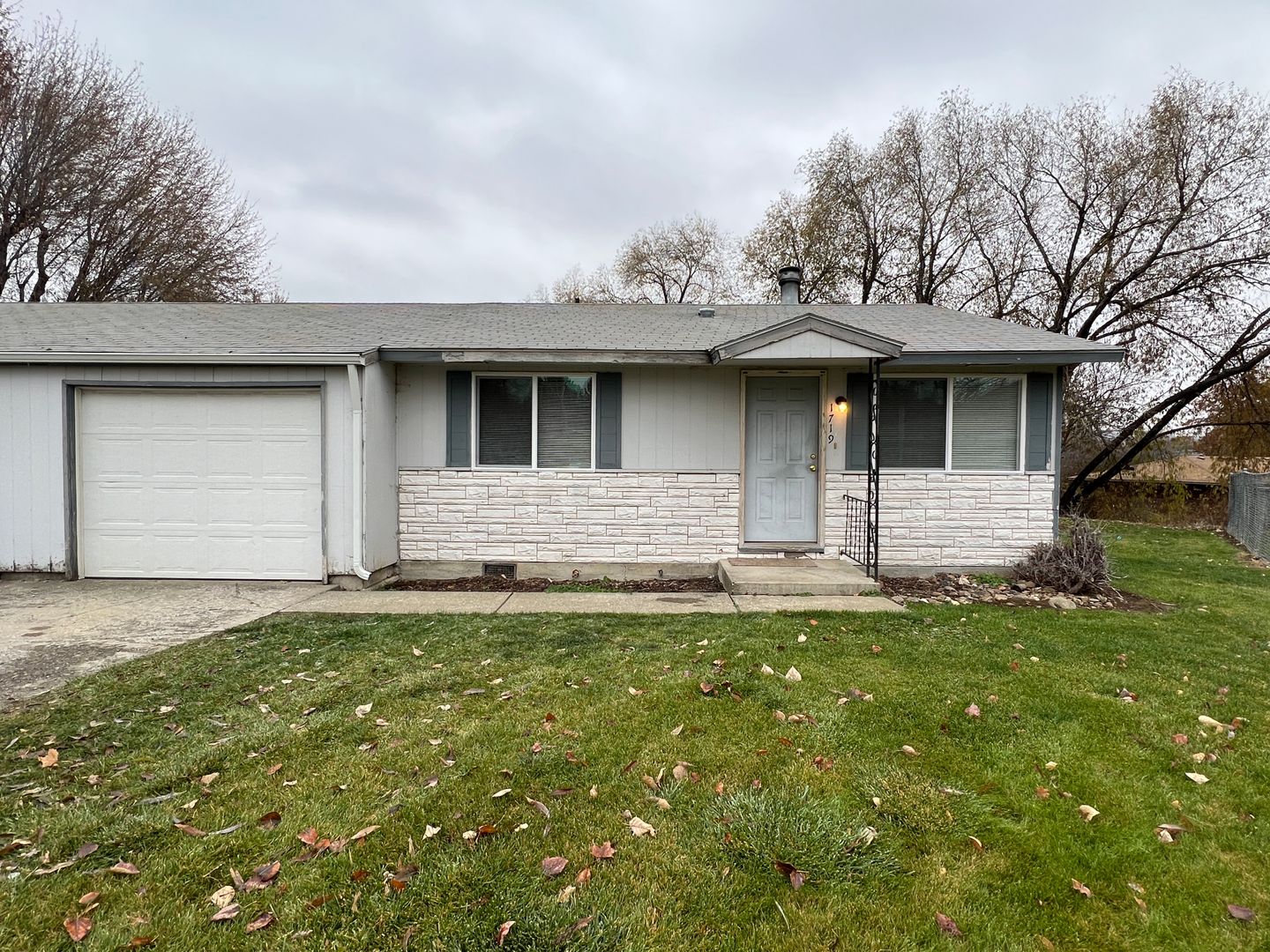 Ellensburg Apartment: 1717-1723 N. Victor Place