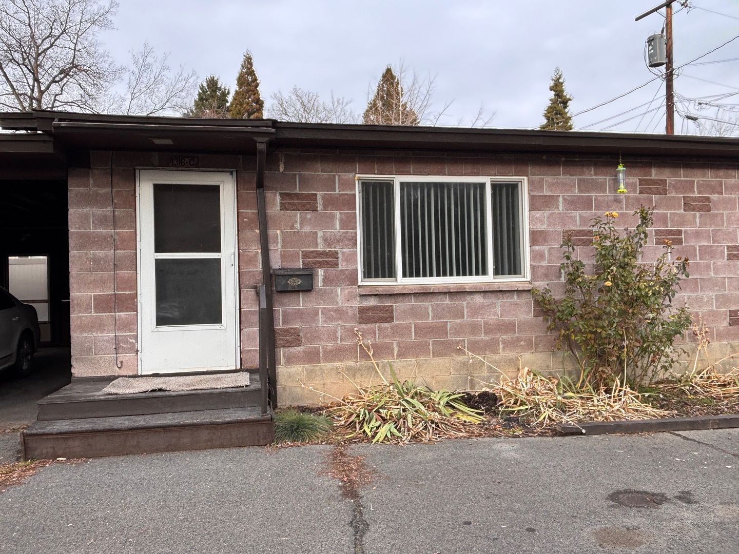 Yakima Apartment: 1316 S. 16th Avenue