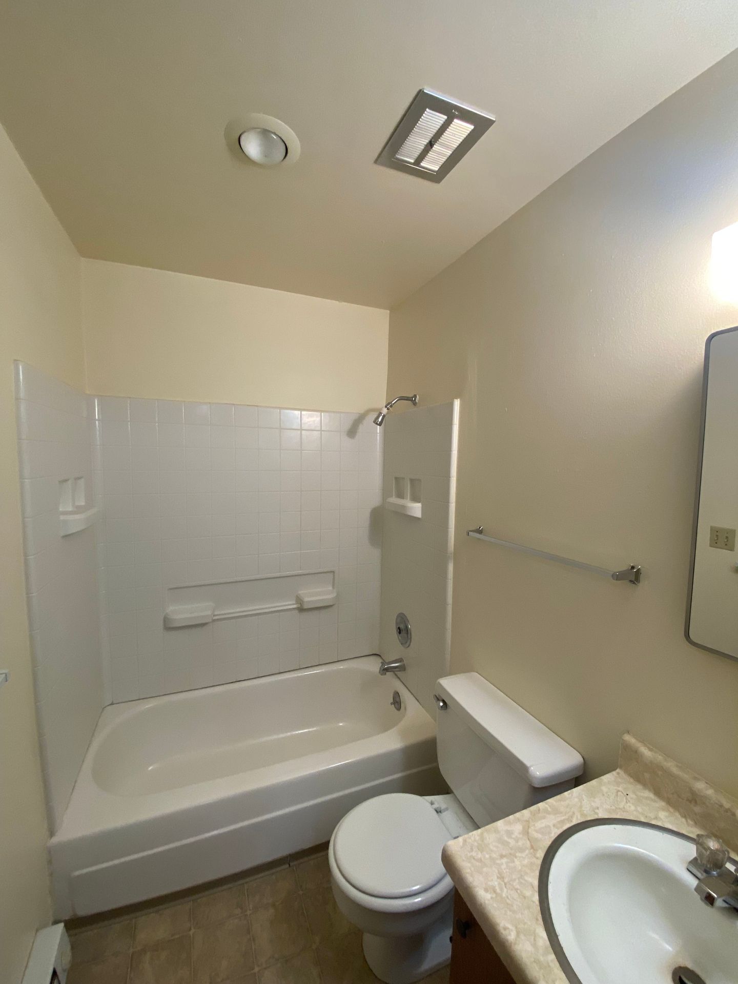 Yakima Apartment: 2705 W Nob Hill Blvd # R-1