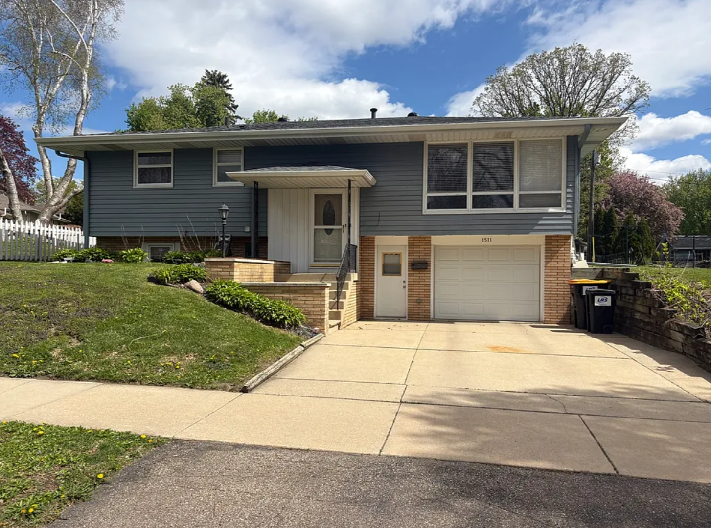 Rochester House: 1511 28th St Nw