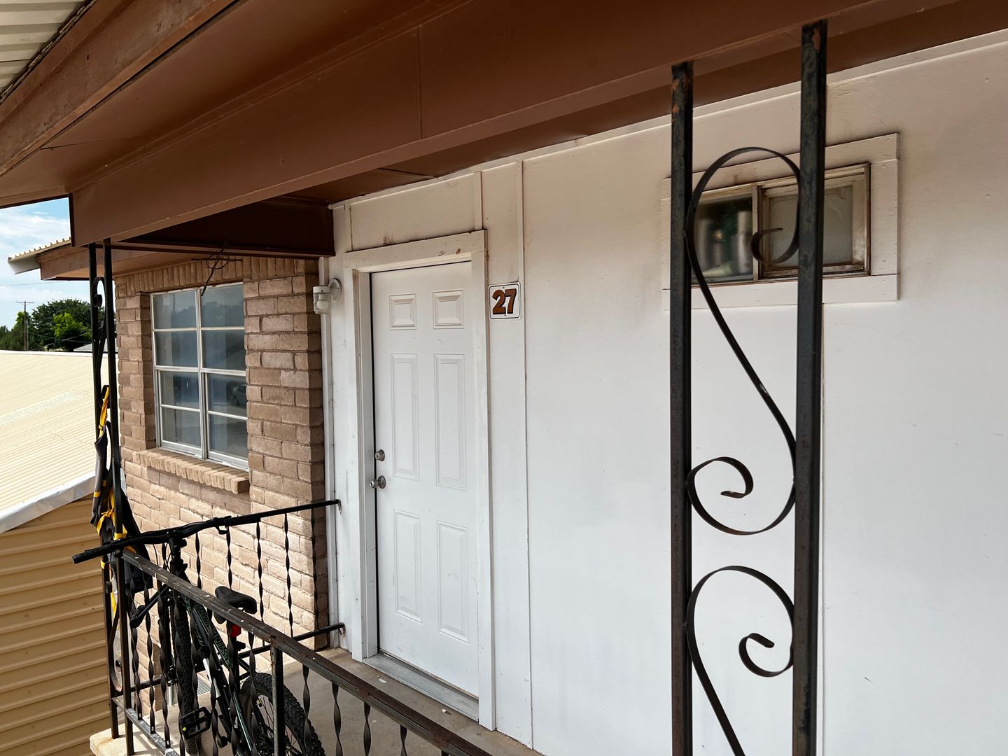 Portales Apartment: 1550 Arizona Dr