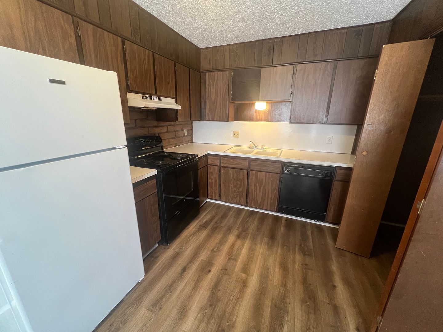 Portales Apartment: 1222 W Date St