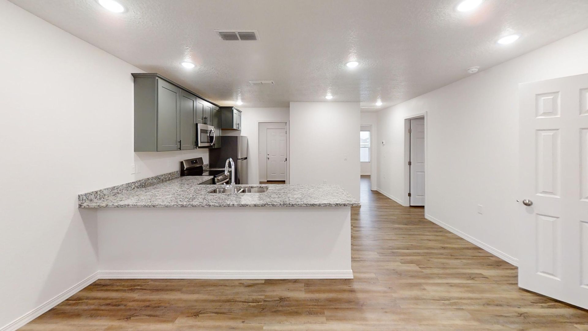 Clovis Apartment: 2617 Aldrich Rd