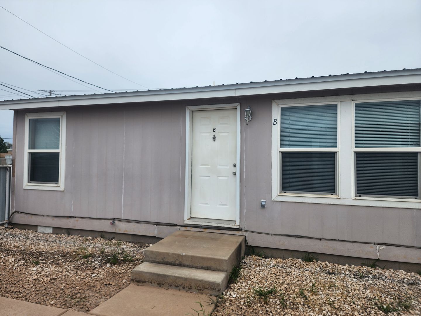 Portales Apartment: 333 E Lime St