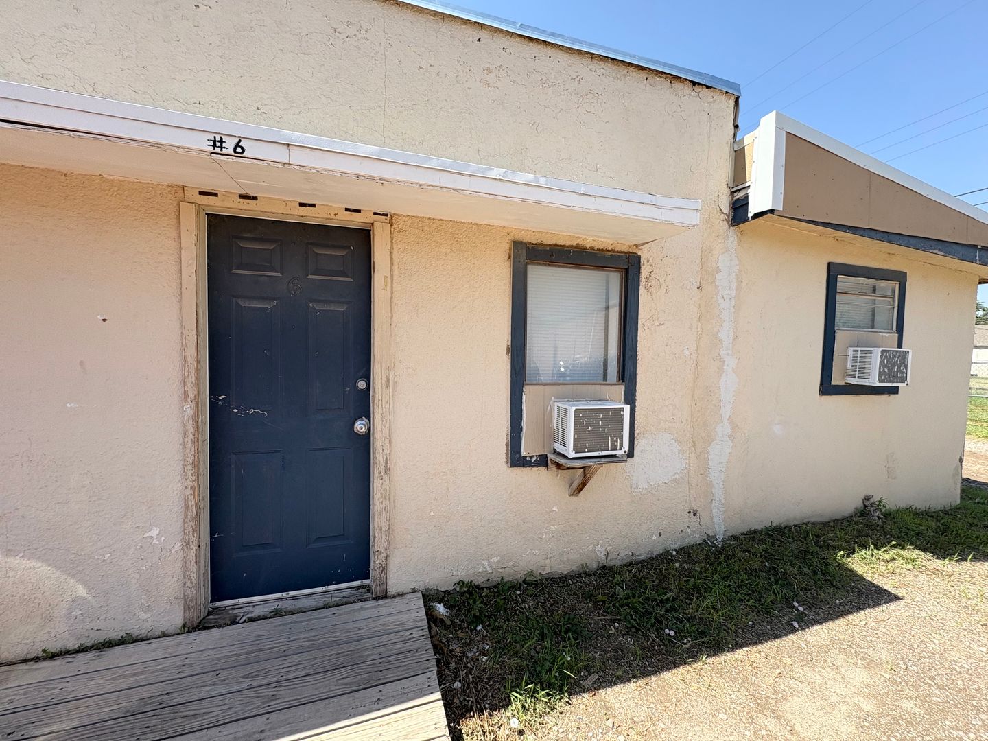 Portales Apartment: 216 S Avenue I