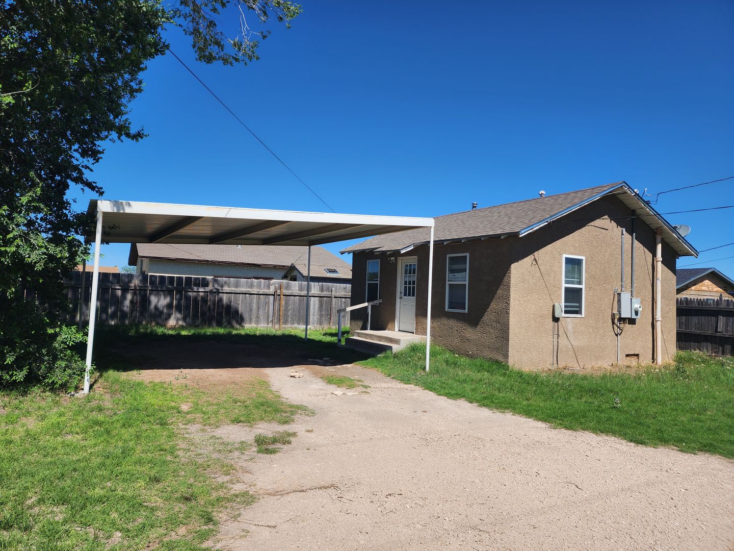 Portales House: 1305 E Brazos St