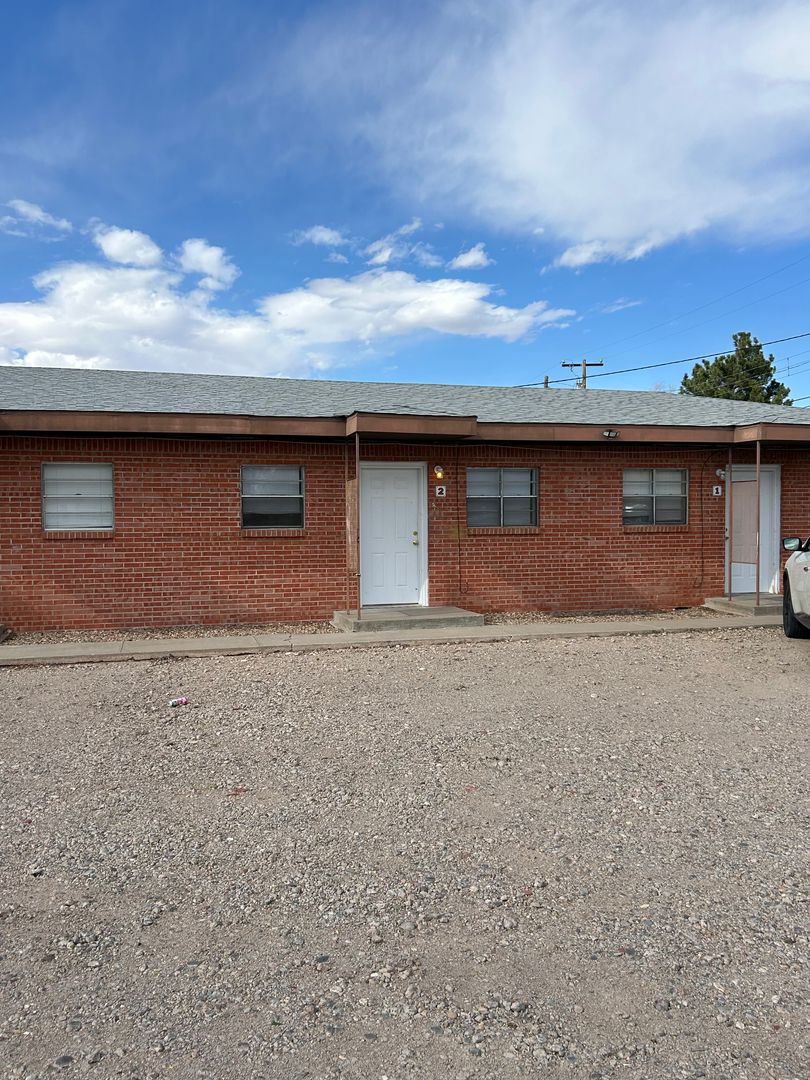 Portales Apartment: 1508 Arizona Dr
