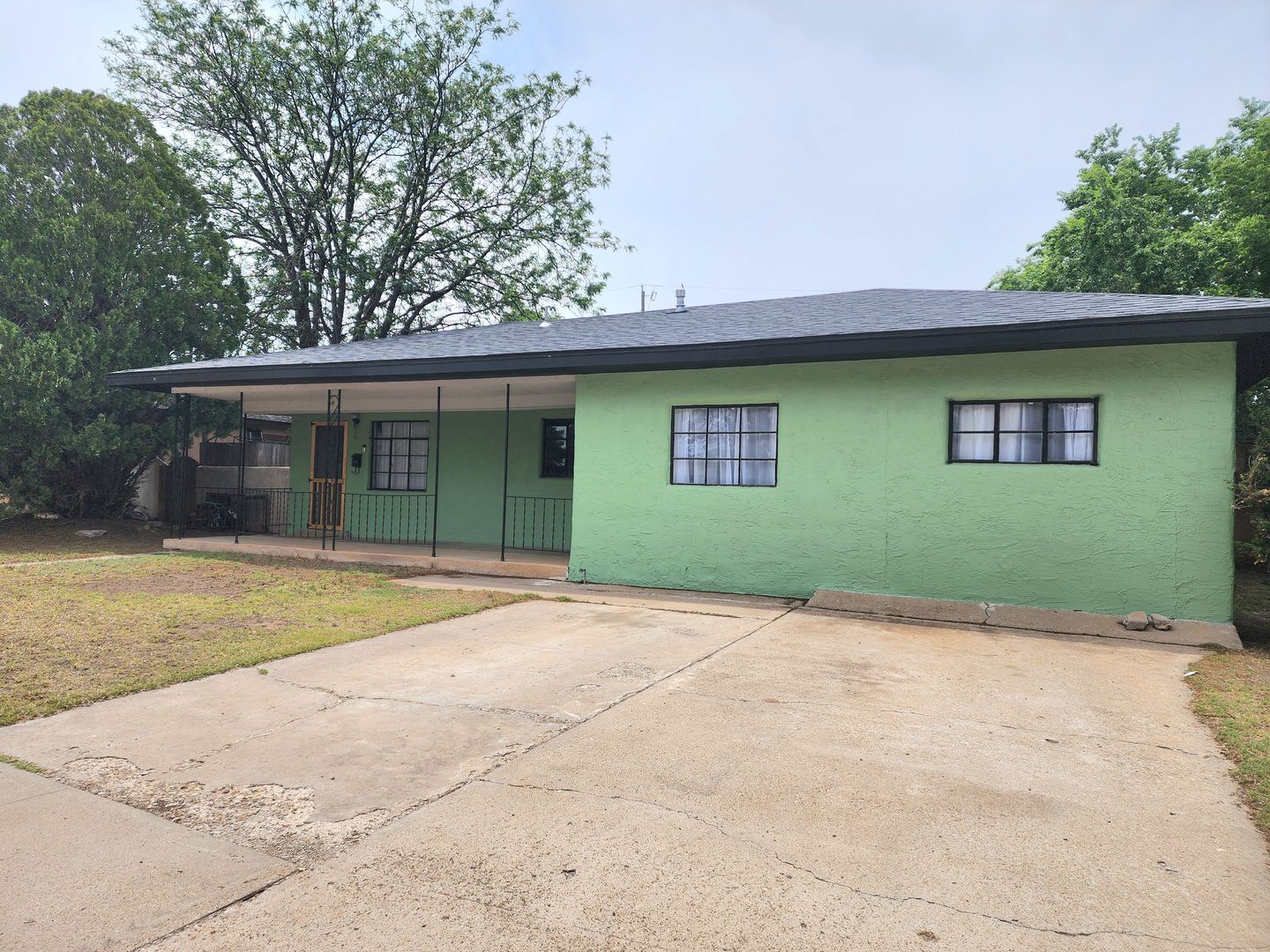 Portales House: 124 New Mexico Drive