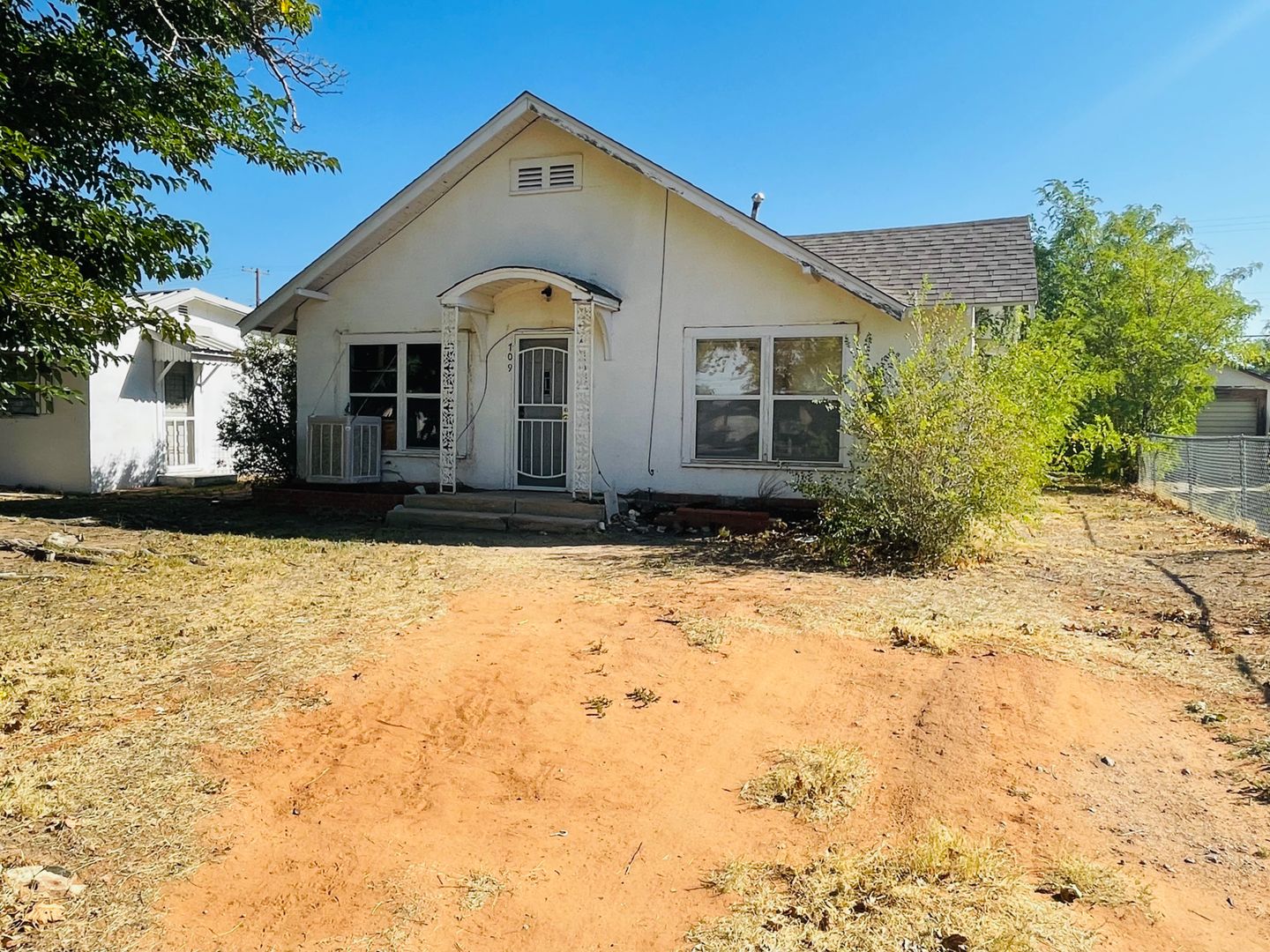 Portales House: 709 S Avenue B