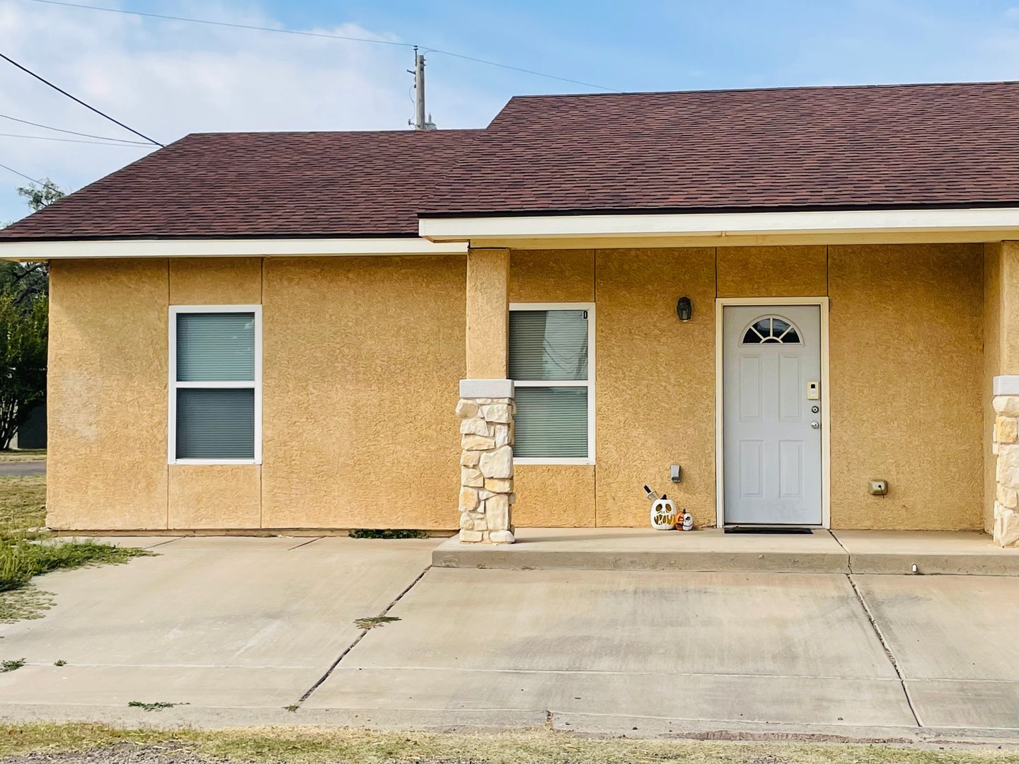 Portales Apartment: 900 W 3rd St