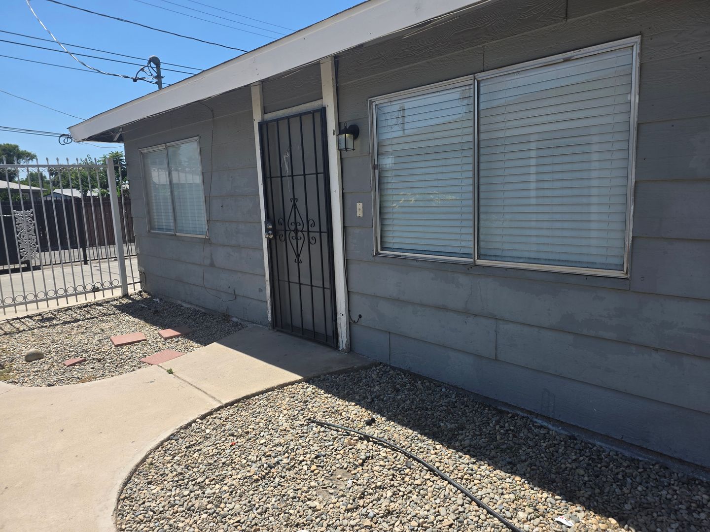 Bakersfield Apartment: 2905 South Chester Ave.