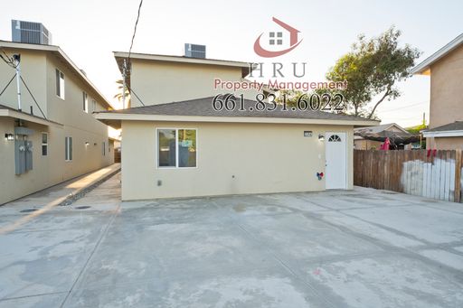 Central Bakersfield- 3 bedrooms 2-bathroom apartment – photo 1