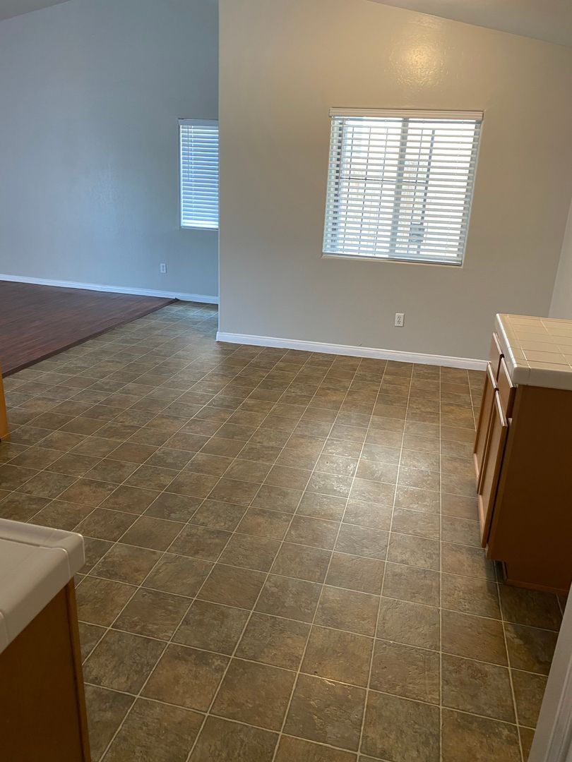 2418 Drifts Drive, Bakersfield, CA 93313