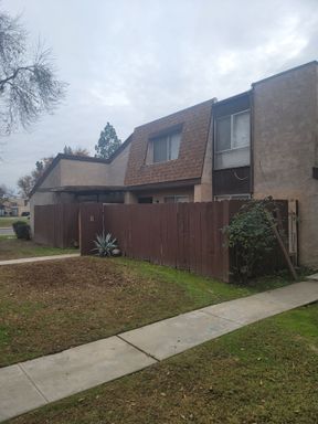 SW- condo 3bed-1.5bath – photo 1