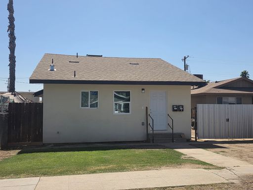 North Bakersfield- 2 Bedrooms-1bath – photo 1