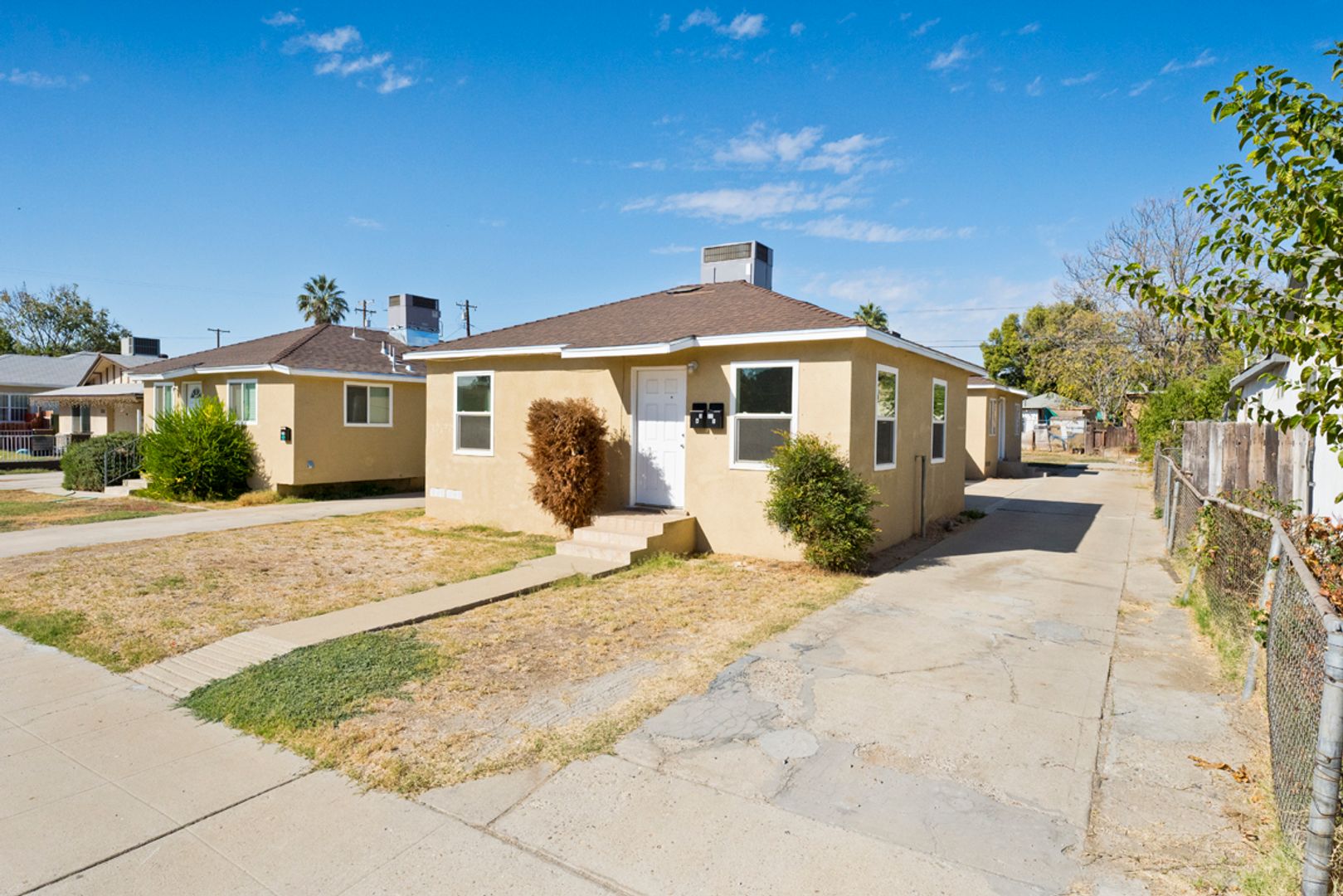 Bakersfield Apartment: 322 Woodrow Ave.