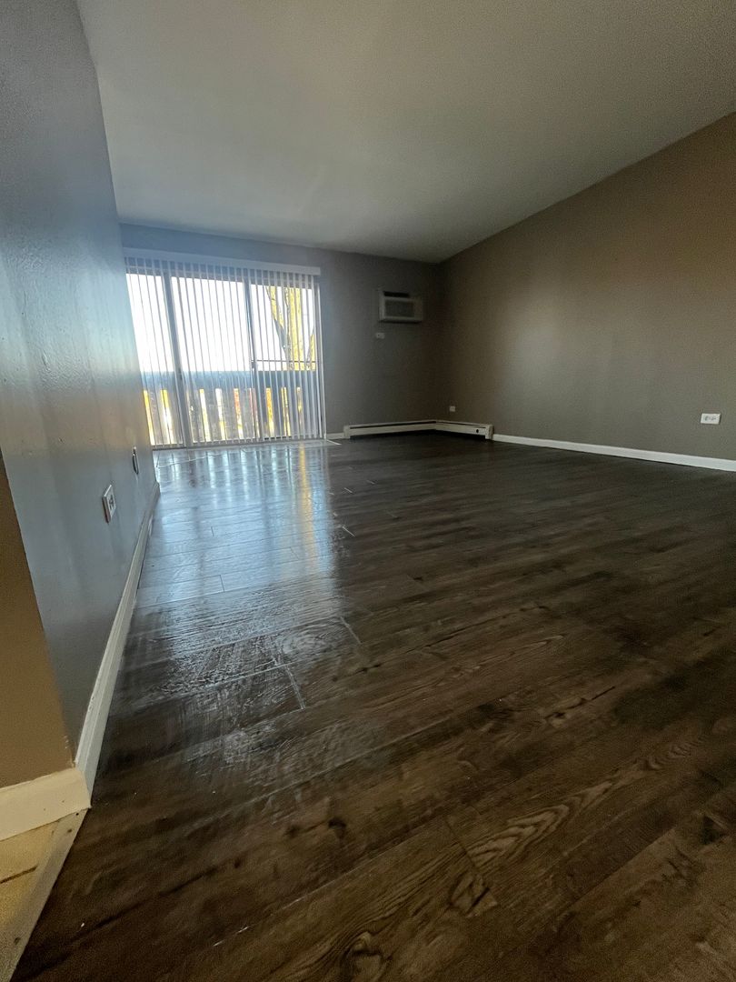 Schaumburg Apartment: 111 Pickwick Drive