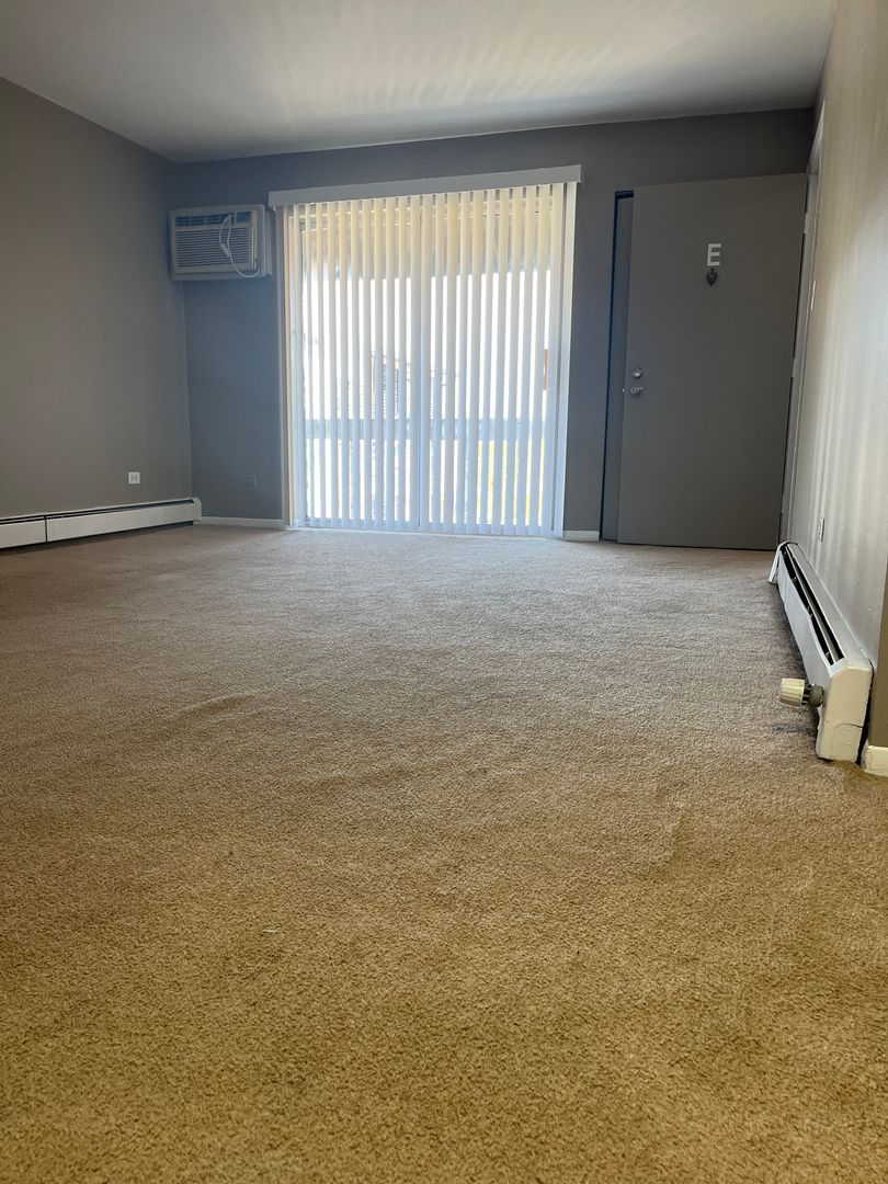 Arlington Heights Apartment: 2342 West Nichols Road