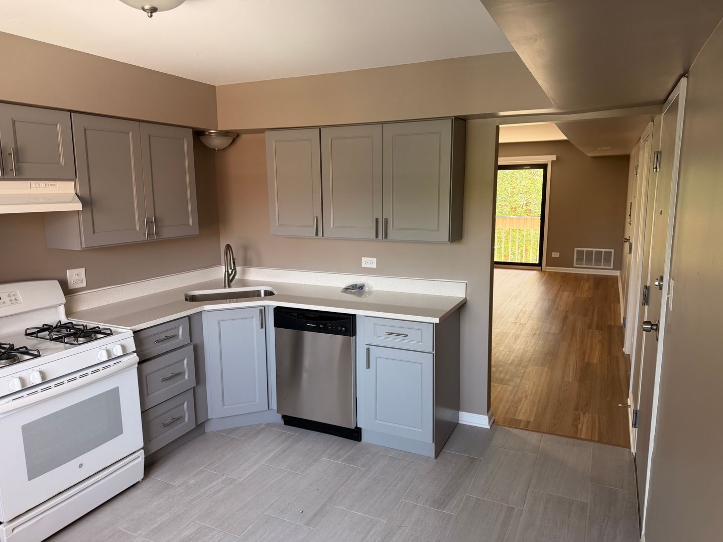 palatine Apartment: 1441 East Ports O Call Drive