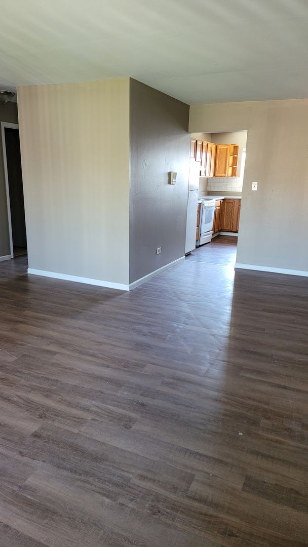 Arlington Heights Apartment: 2286 West Nichols Road