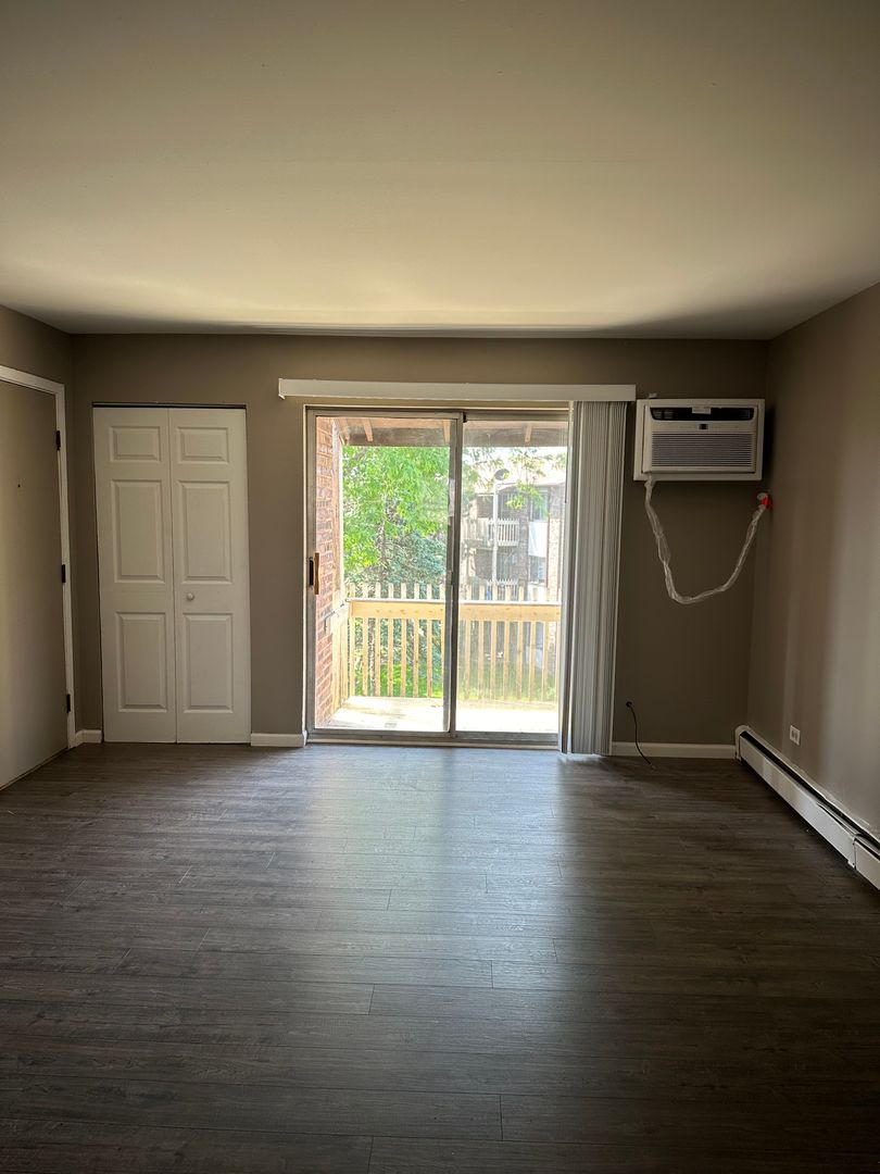 arlington Heights Apartment: 2314 West Nichols Road