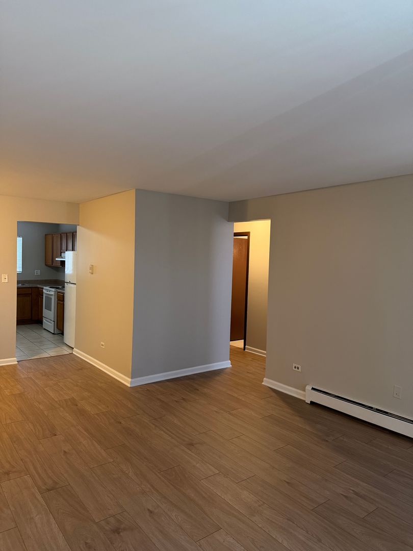 Arlington Heights Apartment: 2296 West Nichols Road