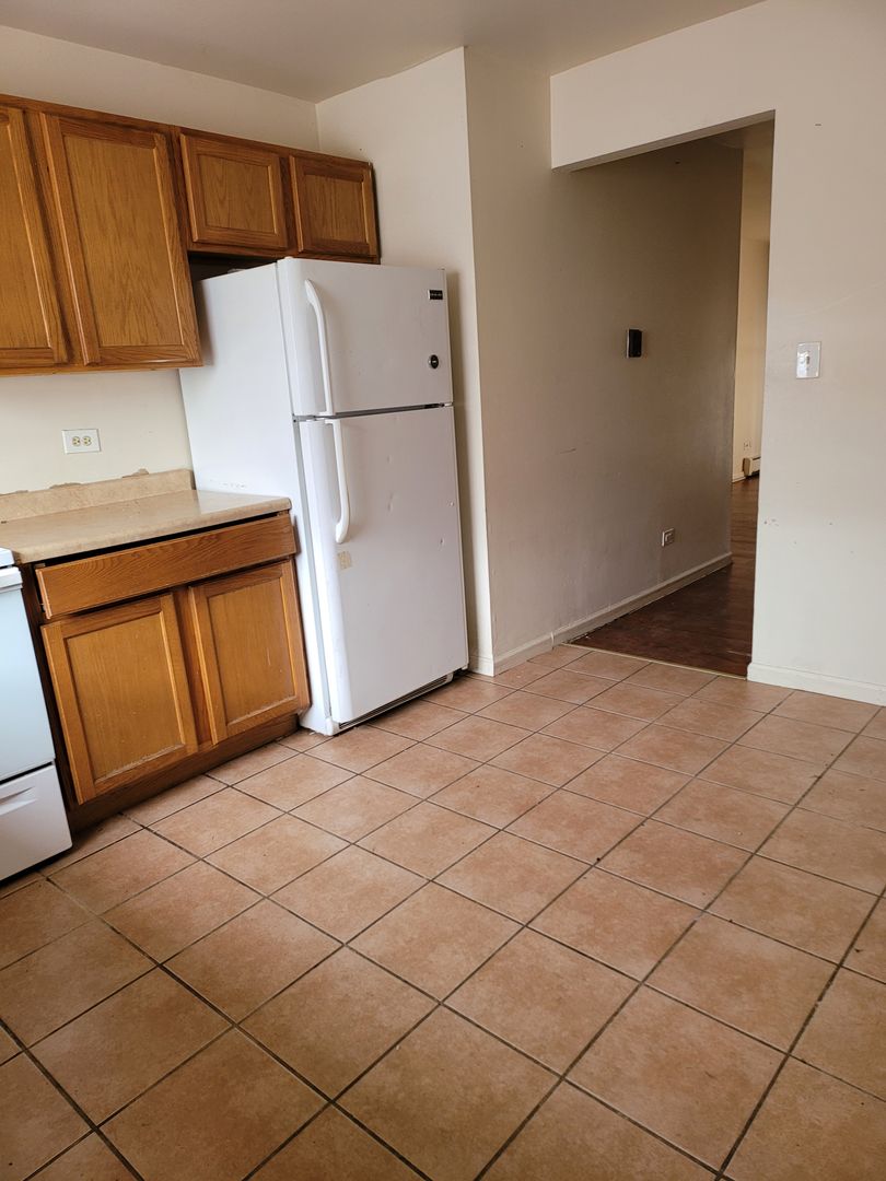 Arlington Heights Apartment: 2238 West Nichols Road