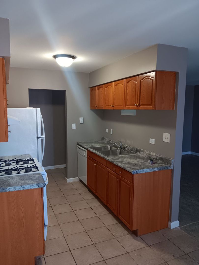 Schaumburg Apartment: 111 Pickwick Drive