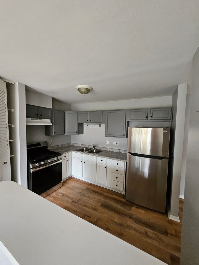 Palatine Condo: 2200 Bayside Drive