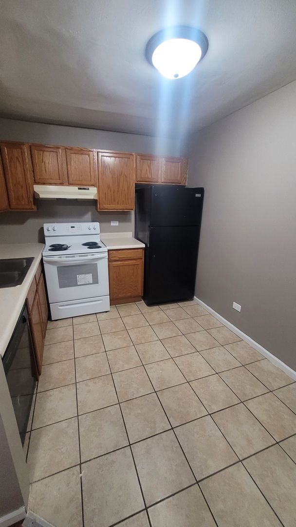 Arlington Heights Apartment: 2226 West Nichols Road