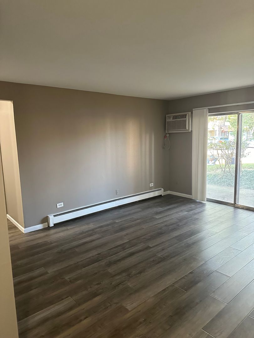 Arlington Heights Apartment: 2318 West Nichols Road
