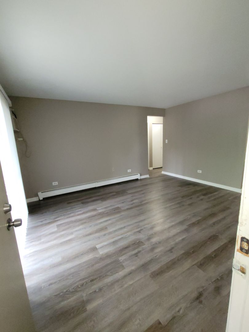 Arlington Heights Apartment: 2340 West Nichols Road