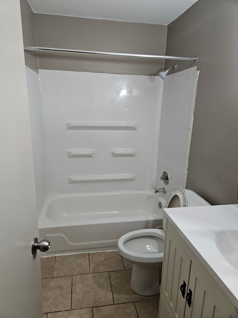 Arlington Heights Apartment: 2294 West Nichols Road