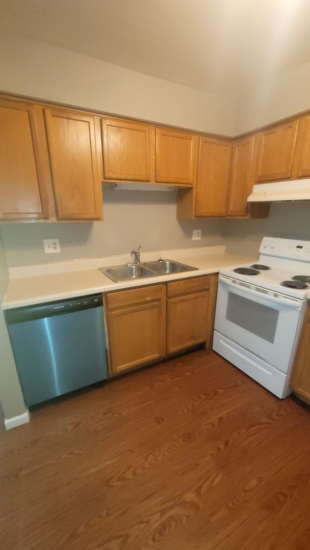 arlington Heights Apartment: 2314 West Nichols Road